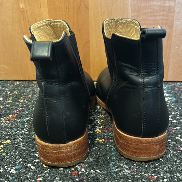 Nisolo Everyday Chelsea Ankle Pull On Booties black leather size 8 - Picture 6 of 8